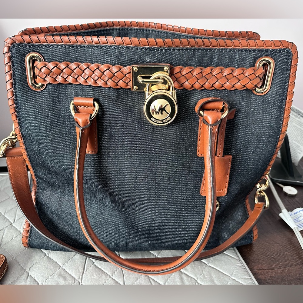 Excellent like new Michael Kors Purse